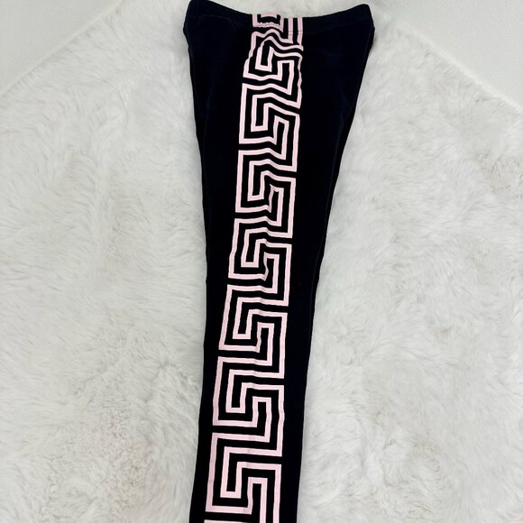 Versace girls’ black leggings featuring the iconic Greca pattern in soft pink - Picture 2 of 5